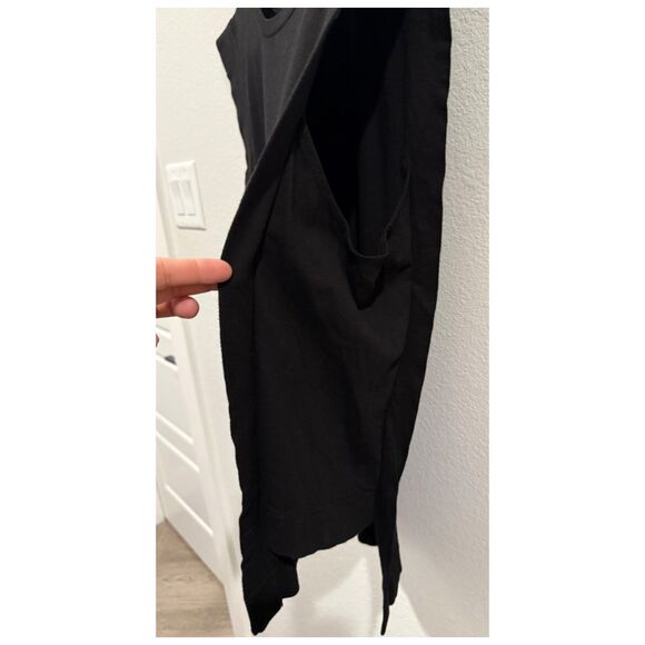 T.LA Sleeveless Round Neck Asymmetric Black Blouse - Picture 3 of 4